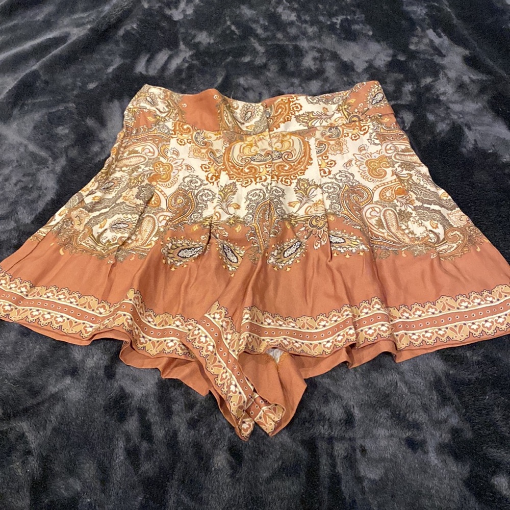 Beautiful Printed short skirt brown and beige- SIZE XS